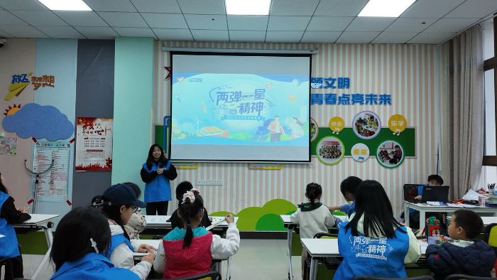 湖北大學(xué)知行學(xué)院“紅曜一心”“兩彈一星”志愿宣講：兩彈一星”精神照見(jiàn)生活